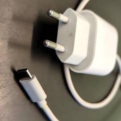 iPhone laddare ; usb-c, rapporterat av Universiteit Gent - Faculteitsbibliotheek LW med iLost