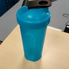 Garrafa para beber, como reportado por Centraal magazijn utilizando o iLost