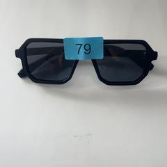 サングラス donkerblauw がiLostで Rock Werchter によって報告されました