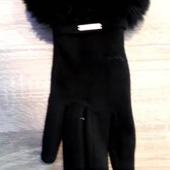 Guant handac, segons ha informat EBS Tramplein mitjançant iLost