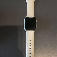 Apple Watch White, as reported by MEININGER Hotel Milano Garibaldi using iLost