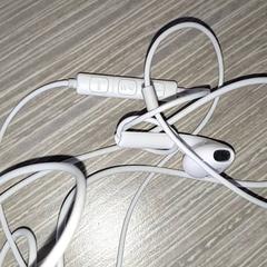 Produtos electrónicos - Kabel oortjes, segundo informou Regio Antwerpen - Brussel usando iLost