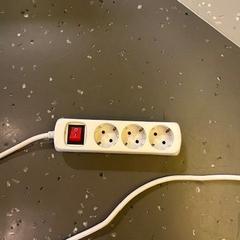 Elektronika és eszközök WHITE, amint azt Room Mate Bruno az iLost segítségével jelentette.