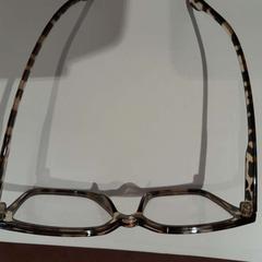 Lunette de vue marron, a été signalé par TCL utilisant iLost