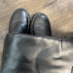 ブーツ がiLostで Inntel Hotels Amsterdam Centre によって報告されました