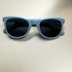 Napszemüveg Kind blauw, amint azt Burgers' Zoo az iLost segítségével jelentette.