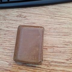 Portefeuille Bouazza, a été signalé par Gemeente Zeist utilisant iLost