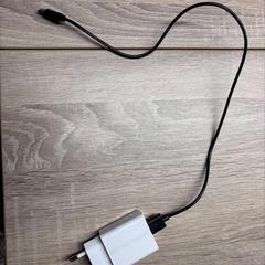 أجهزة الشحن Wit met zwart usb-c kabel، كما تم الإبلاغ عنه بواسطة Van der Valk Hotel Assen عبر iLost