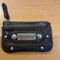 Peňaženka Modest., ako bolo nahlásené Gemeente Amsterdam pomocou iLost