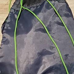 Sac de gymnastique - grijs/groen, a été signalé par Centraal magazijn utilisant iLost