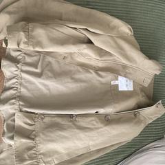 Dames jasje Beige merk Cream, jak bylo nahlášeno na iLost