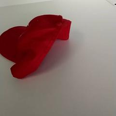 Kleidung Rood, gemeldet von Regio Antwerpen - Brussel über iLost