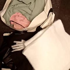 Roupa, segundo informou Mövenpick Hotel Amsterdam City Centre usando iLost