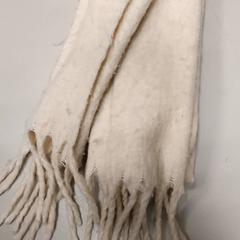 Clothing - Sjaal Ecru, as reported by Regio West-Vlaanderen using iLost