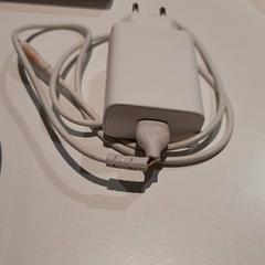 Adaptador & Carregador USB Kapot draad, como reportado por Campus Den Haag utilizando o iLost
