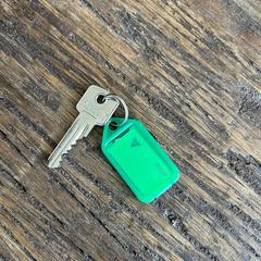 Sleutel met groene hanger, jak bylo nahlášeno na iLost