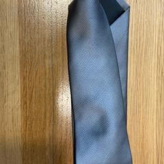 Tie Grijs, as reported by Designer Outlet Roosendaal using iLost