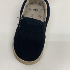 Zapatos, ha sido reportado por IKEA新三郷 con iLost