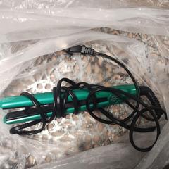 مكواة تمليس الشعر، كما تم الإبلاغ عنه بواسطة The Dominican عبر iLost