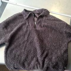 Sveter Bruin boucle/teddy, ako bolo nahlásené Burgers' Zoo pomocou iLost