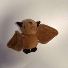 Leketøy & Kosete leke vleermuis, som rapportert av TheaterHangaar ved bruk av iLost