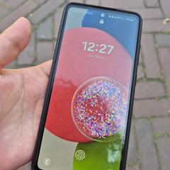 Samsung telefoon, jak bylo nahlášeno na iLost
