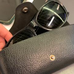 サングラス がiLostで Eindhoven Airport によって報告されました