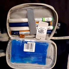 Epipen, segundo informou Leonardo Royal Hotel Amsterdam usando iLost