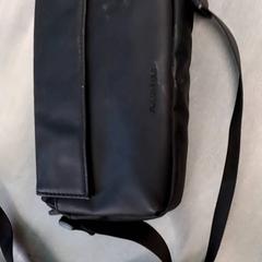 Handtas Zwart, ha sido reportado por Arriva Friesland / Groningen con iLost