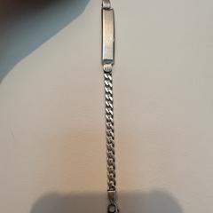 Zilveren armband, segundo informou a iLost