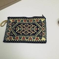 Pochette, come riportato da ilévia utilizzando iLost