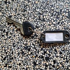 Huissleutel met label, segundo informou a iLost