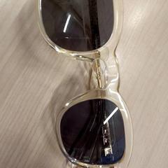 Gafas de sol, segundo informou IKEA Bayonne Ametzondo usando iLost