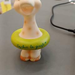 Hračka Sophie la girafe, jak nahlášeno IKEA Nantes pomocí iLost