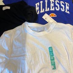 Tričko blue, black and white, jak nahlášeno Amsterdam ID Aparthotel pomocí iLost