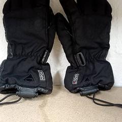 Gloves, as reported by Qbuzz GD Groningen Peizerweg using iLost