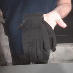 Gants, a été signalé par MEININGER Hotel Vienna Downtown Franz utilisant iLost