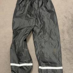 레인 팬츠 Zwart, iLost를 사용하여 Koninklijk Theater Carré에 보고됨