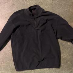 كنزة صوفية Black، كما تم الإبلاغ عنه بواسطة KABUL à GoGo / Teatro عبر iLost