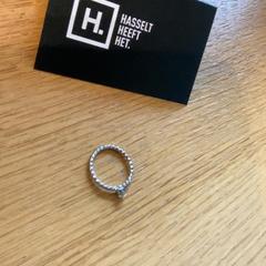 Squillo Zilverkleur met steentje, come riportato da Stad Hasselt utilizzando iLost