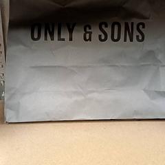 Sac Grijs, a été signalé par Qbuzz GD Groningen Peizerweg utilisant iLost