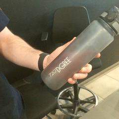 Garrafa, como reportado por MEININGER Hotel Vienna Downtown Franz utilizando o iLost