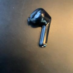 الإلكترونيات والأجهزة Earphone black، كما تم الإبلاغ عنه بواسطة MEININGER Hotel Berlin Central Station عبر iLost