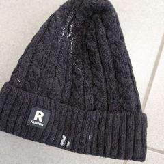 قبعة صغيرة zwart، كما تم الإبلاغ عنه بواسطة Regio Oost-Vlaanderen عبر iLost