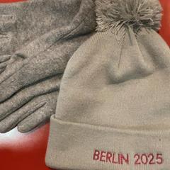 모자 & 장갑 Grau, iLost를 사용하여 MEININGER Hotel Berlin Alexanderplatz에 보고됨