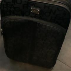 Walizka, zgłoszono przez MEININGER Hotel Berlin Alexanderplatz przy użyciu iLost