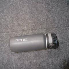 Garrafa para beber, como reportado por SnowWorld Landgraaf utilizando o iLost