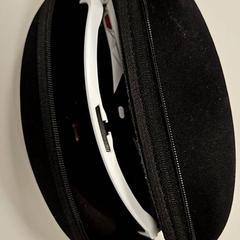 Brillenkoker met bril, zoals gemeld door Vrije Universiteit Amsterdam met iLost