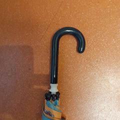 Ombrello bleu et orange, come riportato da TCL utilizzando iLost