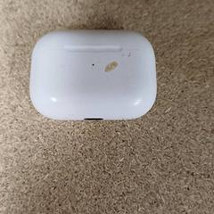 Airpods case, as reported by Qbuzz GD Groningen Peizerweg using iLost